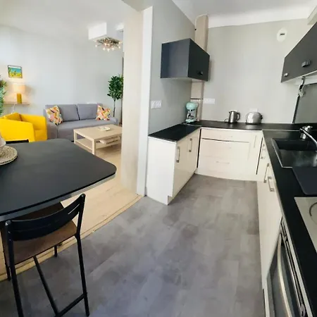 Appartement Bel Spacieux Avec Joli Balcon Arbore, Calme, Bien Situe, Centre *