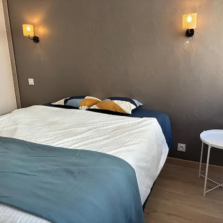 Appartement Bel Spacieux Avec Joli Balcon Arbore, Calme, Bien Situe, Centre *