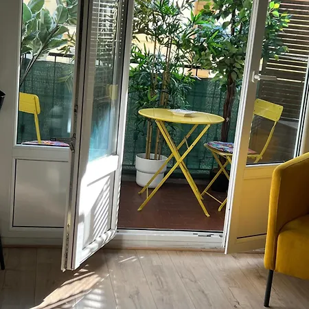 Bel Spacieux Avec Joli Balcon Arbore, Calme, Bien Situe, Centre Lejlighed