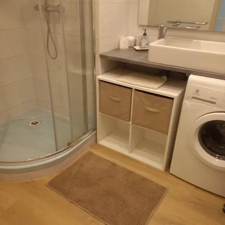 Appartement Bel Spacieux Avec Joli Balcon Arbore, Calme, Bien Situe, Centre *
